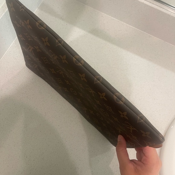 Louis Vuitton clutch - Picture 10 of 13
